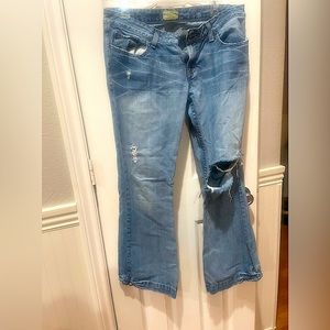 Buckle BKE Star 20 Stretch Low Rise distressed Boot Cut Jeans 32x31 1/2”